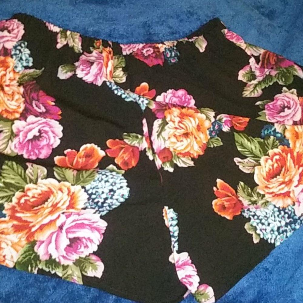 Flower print shorts